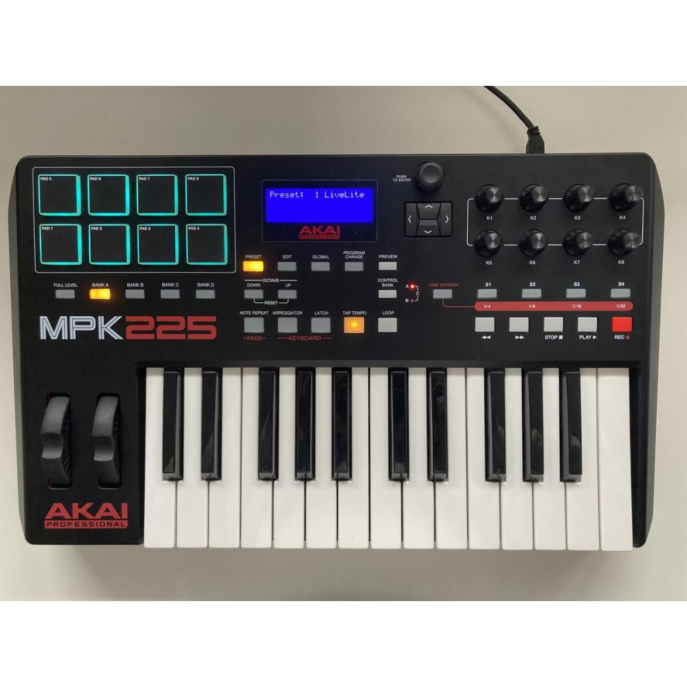 AKAI MPK225 (comme neuf)