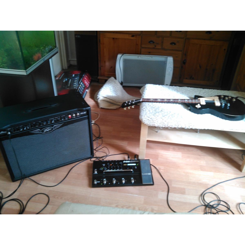 Guitare type Les Paul standard micro p90 + ampli valve king 212 peavey + pod hd 300