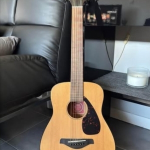 Guitare YAMAHA FG - Junior JR2S