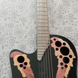 Ovation guitare gaucher