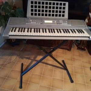 Yamaha PSR E303