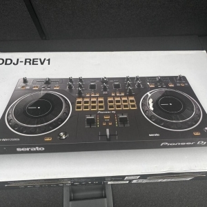 Pioneer Dj DDJ-REV1 + une enceinte de monitoring