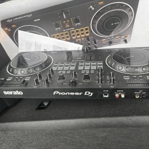 Pioneer Dj DDJ-REV1 + une enceinte de monitoring