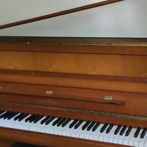 Schimmel Piano droit