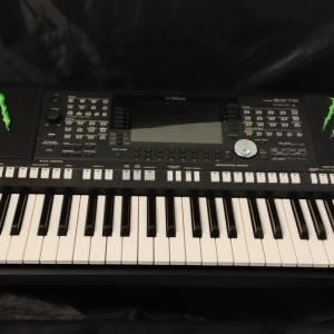 Yamaha PSR 975