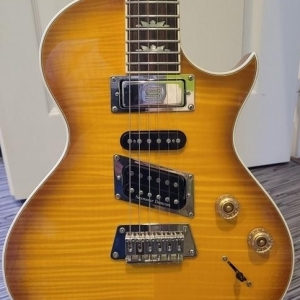 Epiphone Nighthawk Custom Reissue  finition Honeyburst année 2011