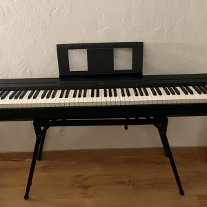 Yamaha P45 et accessoires - excellent état