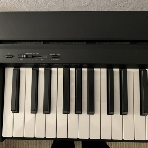 Yamaha P45 et accessoires - excellent état