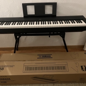 Yamaha P45 et accessoires - excellent état