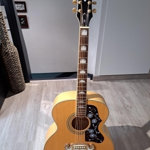 Epiphone EJ200