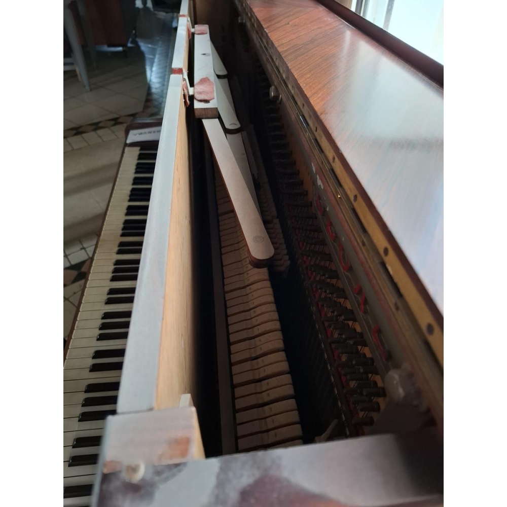 Piano droit acoustique