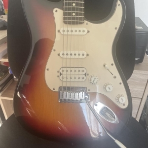 Fender Stratocaster US -HSS