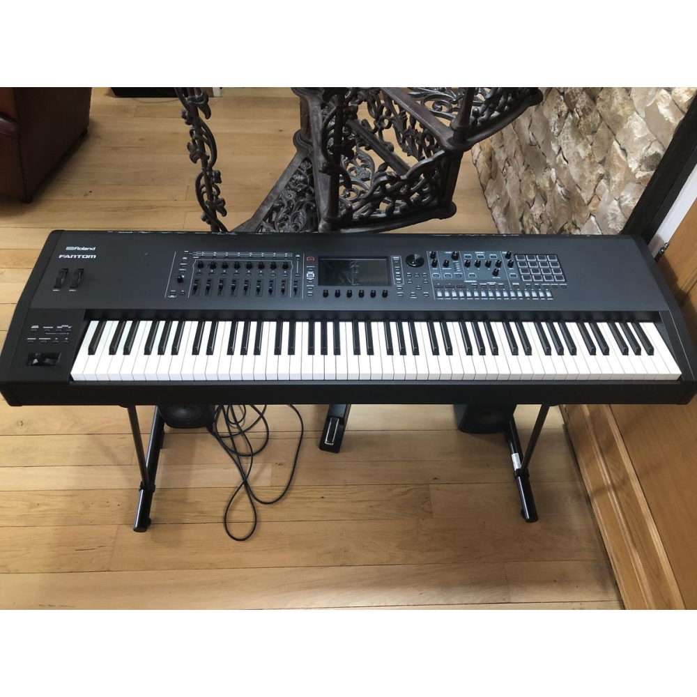 Roland Fantom 8