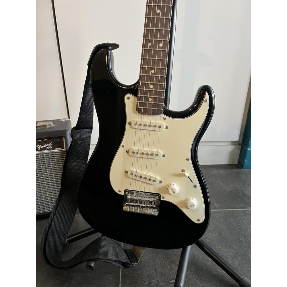 Squier Mini Strat - Guitare électrique enfant + Support + Ampli