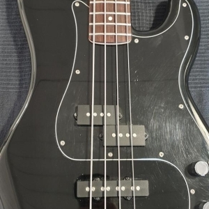 Squier Affinity Precision Bass PJ Noire en Très Bon État