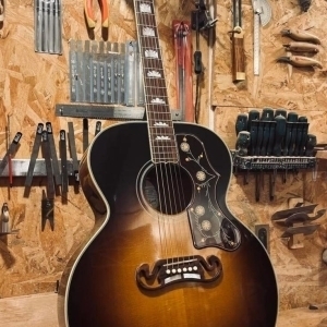 Guitare Gibson sj 200