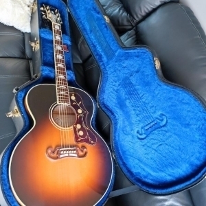 Guitare Gibson sj 200