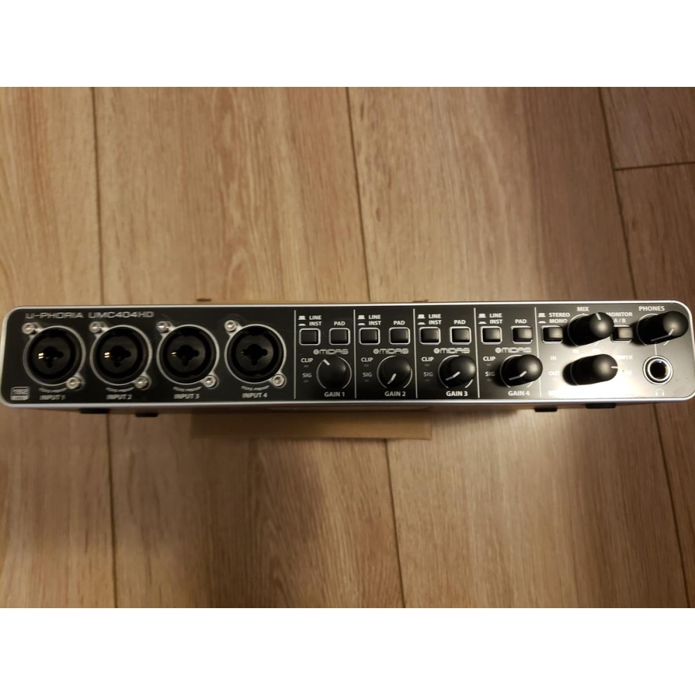 Behringer U-Phoria UMC404HD