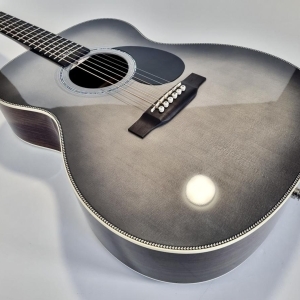 Martin OMJM John Mayer 20th Anniversary Signature 2024 Grey Sunburst