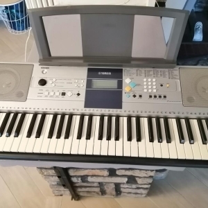 Yamaha PSR-323