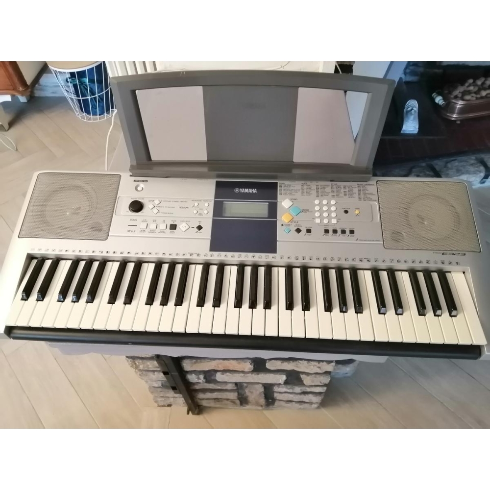 Yamaha PSR-323