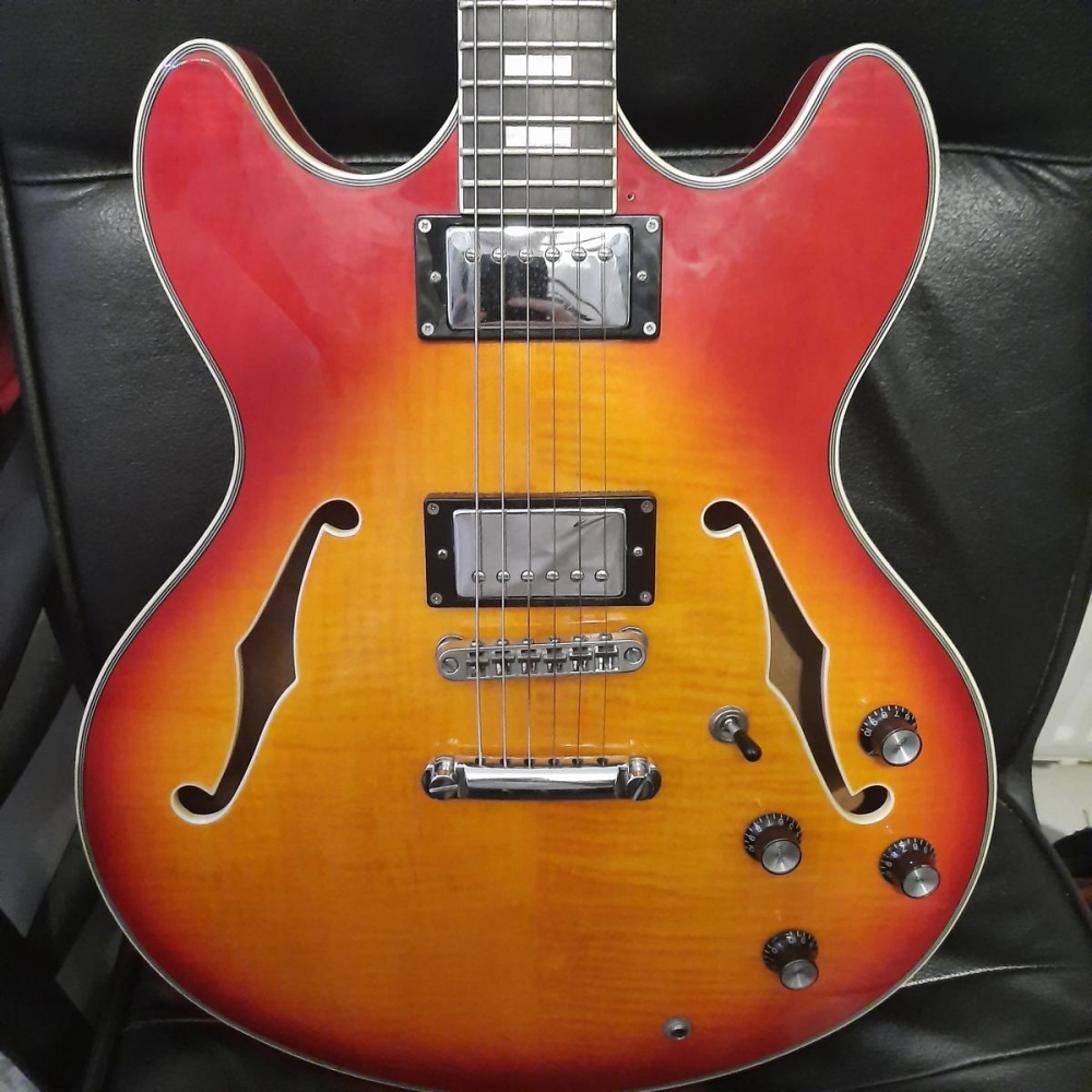 Sire Larry Carlton h7v cs