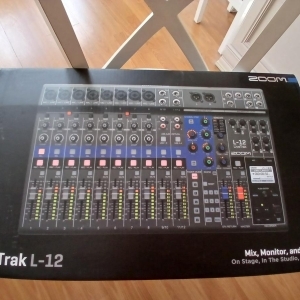 ZOOM L-12 LiveTrak