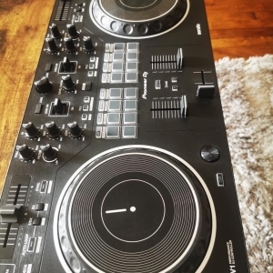 Pioneer DDJ-REV1 - Contrôleur DJ 2 voies pour Serato DJ Lite