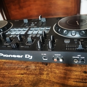 Pioneer DDJ-REV1 - Contrôleur DJ 2 voies pour Serato DJ Lite