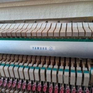 Yamaha C108 Piano droit noir