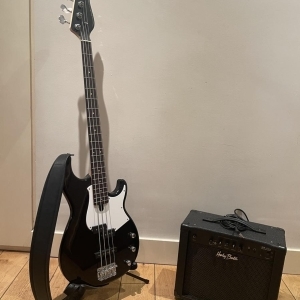 Yamaha BB234 basse avec son ampli