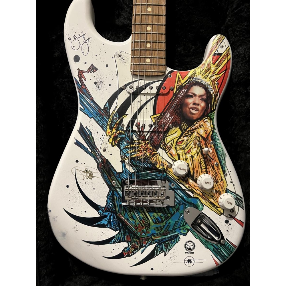 Fender stratocaster signée par Malina Moye et Druillet