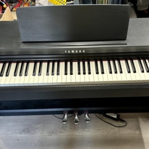 Yamaha Clavinova CLP-525B