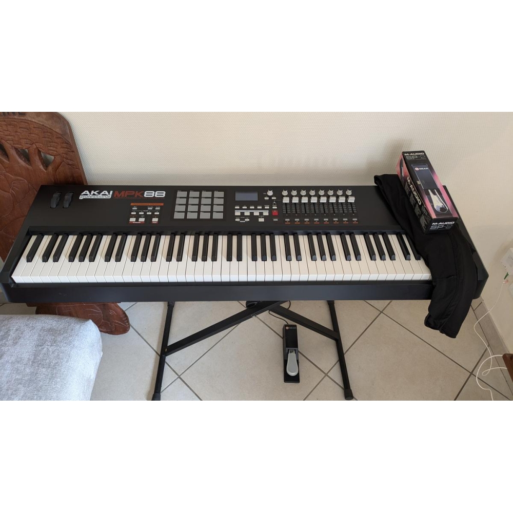 Akai MPK 88 - clavier maître