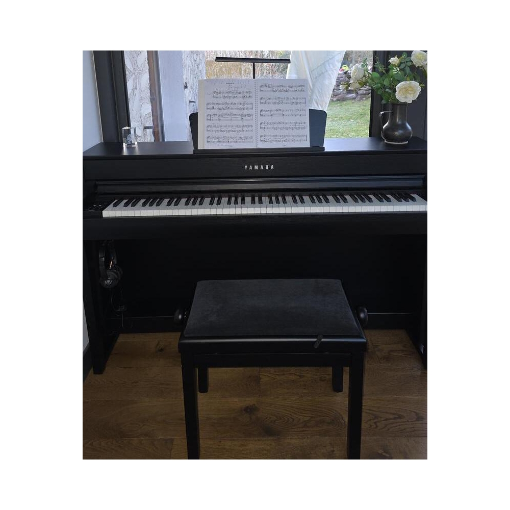 Yamaha Clavinova CLP-735