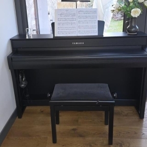 Yamaha Clavinova CLP-735