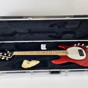 Music Man Stingray 4 Radiance Rouge Édition Limitée 2004