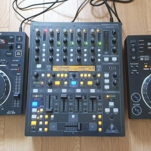 Deux Pioneer Dj CDJ-350 + Behringer DJX-750