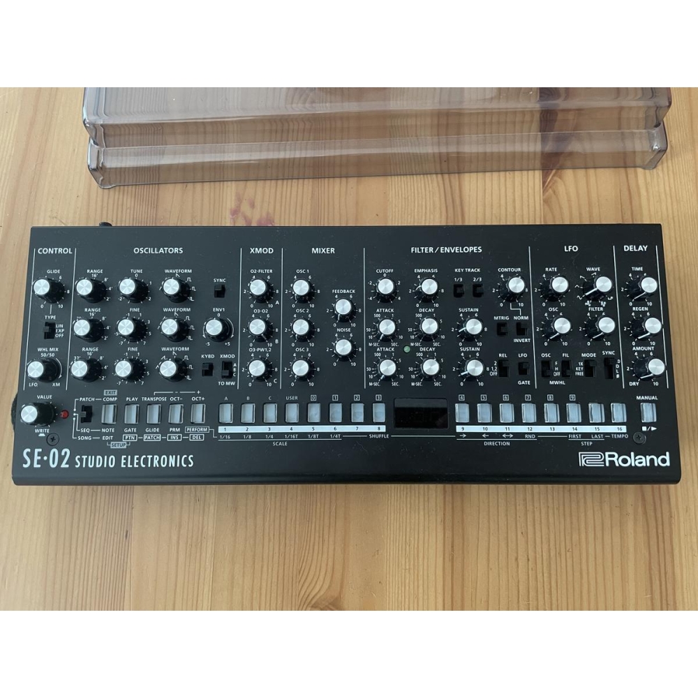 Roland SE-02 et decksaver