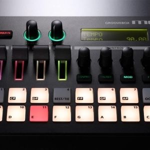 Roland MC-101 4-track Groovebox