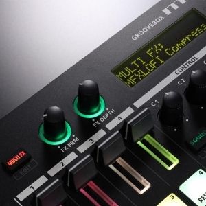 Roland MC-101 4-track Groovebox